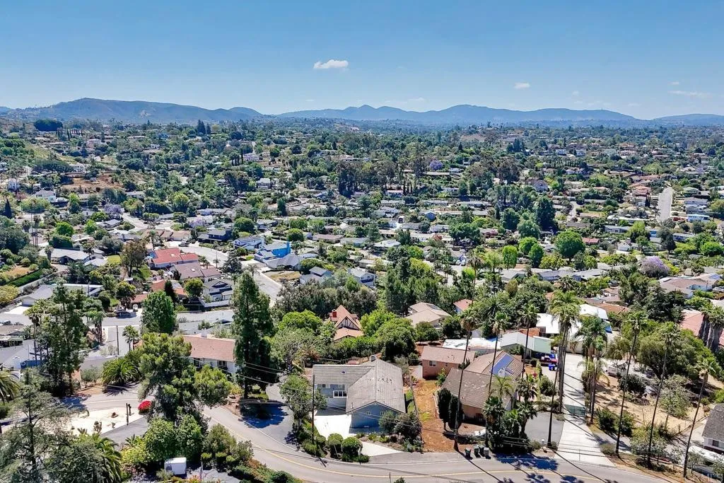 https://cdn.realtyfeed.com/cdn/127/306693308/b1fd3c11786dc24fbc311c903a9245a6.webp
