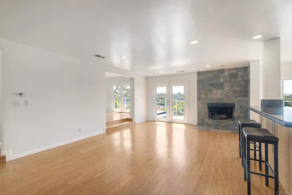 https://cdn.realtyfeed.com/cdn/127/306693308/b2f46e55f45f65a11c9ce10f80338619.webp