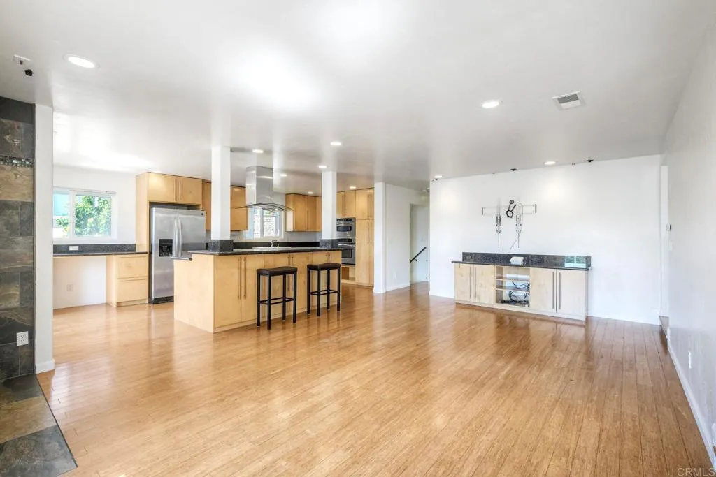 https://cdn.realtyfeed.com/cdn/127/306693308/bac5ba3cff49fe7a3f1b7f9aaa2894bc.webp