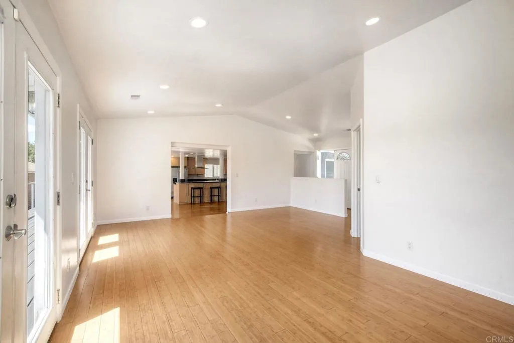 https://cdn.realtyfeed.com/cdn/127/306693308/eb2ffdcbb6e6068c316e256c95dcccf2.webp