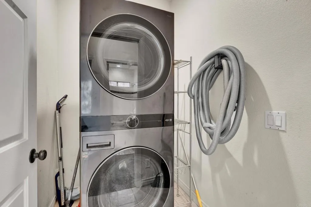 https://cdn.realtyfeed.com/cdn/127/306693370/5ae2405bf88eff72446f2b407cb88221.webp