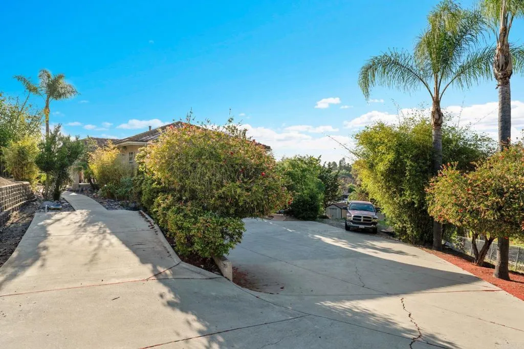 https://cdn.realtyfeed.com/cdn/127/306693370/64454ca2e1e52325fc9f1d7917995883.webp