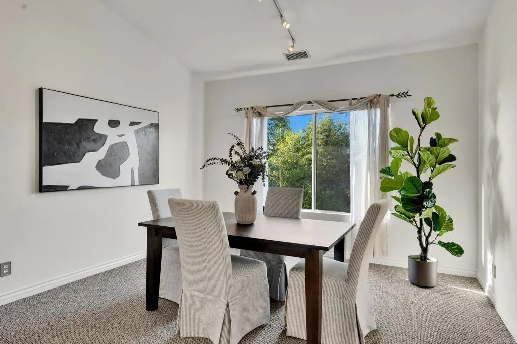 https://cdn.realtyfeed.com/cdn/127/306693370/68c7cfea04d2e5f49a1a8f3bf46d2a7c.webp