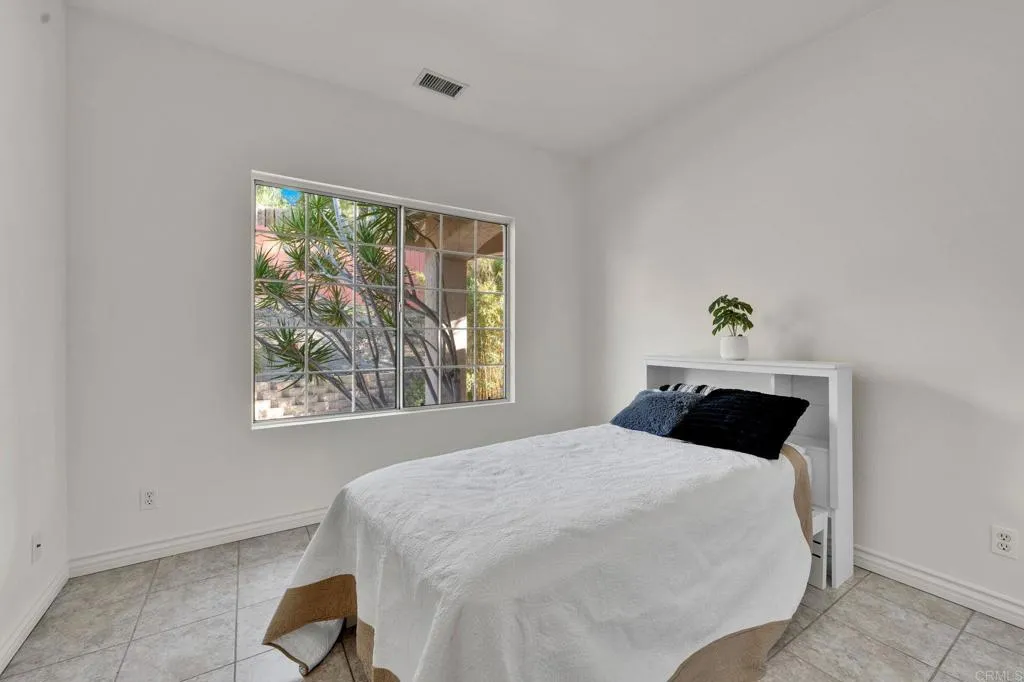 https://cdn.realtyfeed.com/cdn/127/306693370/b48329e3bb5382a5d731520deefeea22.webp