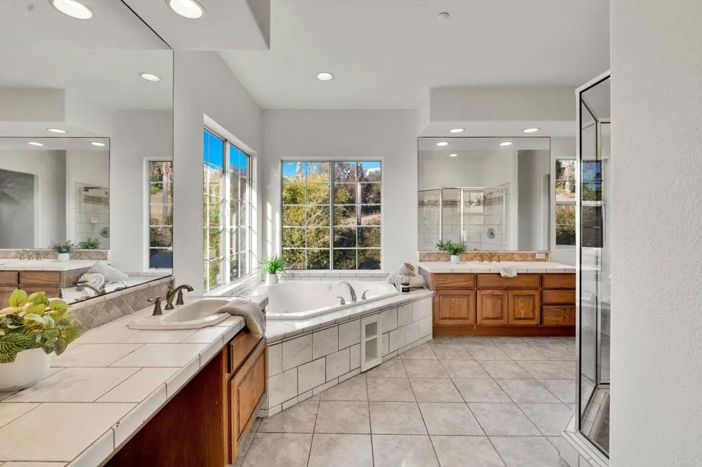 https://cdn.realtyfeed.com/cdn/127/306693370/b6353111db7e5e99dcf4731fae68a978.webp