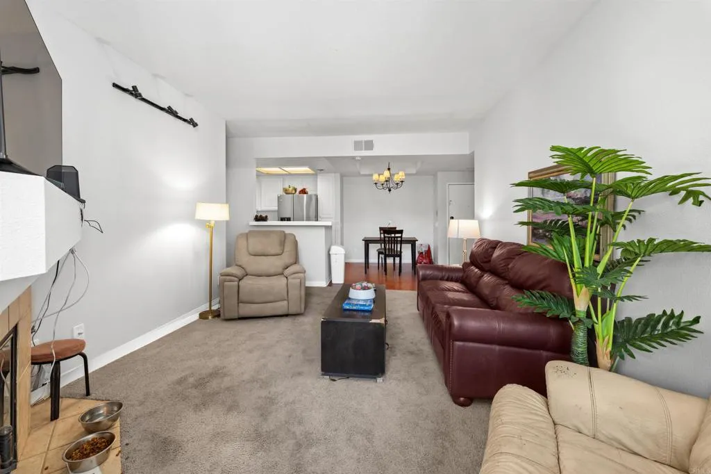 2050 camino de la reina UNIT 203, San Diego, CA, 92108