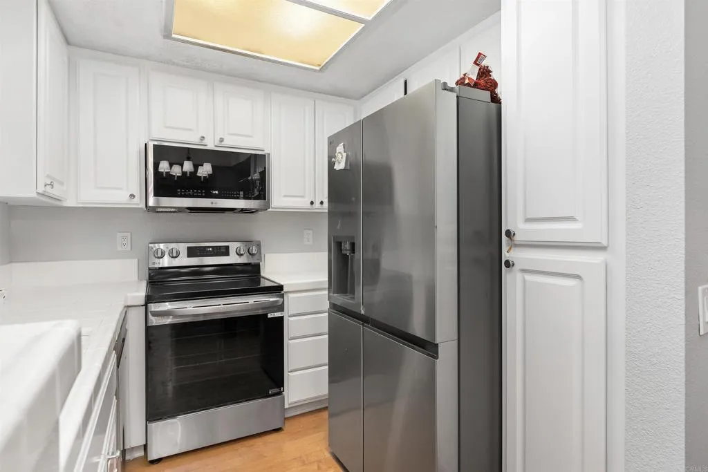 2050 camino de la reina UNIT 203, San Diego, CA, 92108