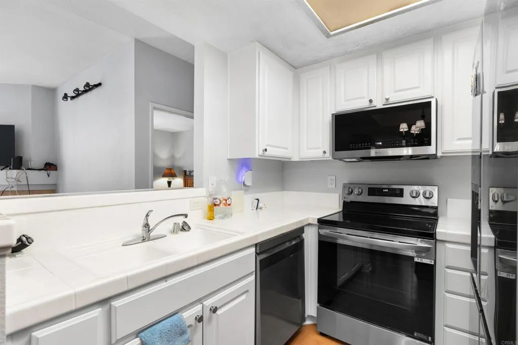 2050 camino de la reina UNIT 203, San Diego, CA, 92108