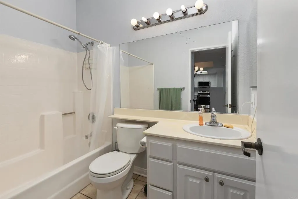 2050 camino de la reina UNIT 203, San Diego, CA, 92108