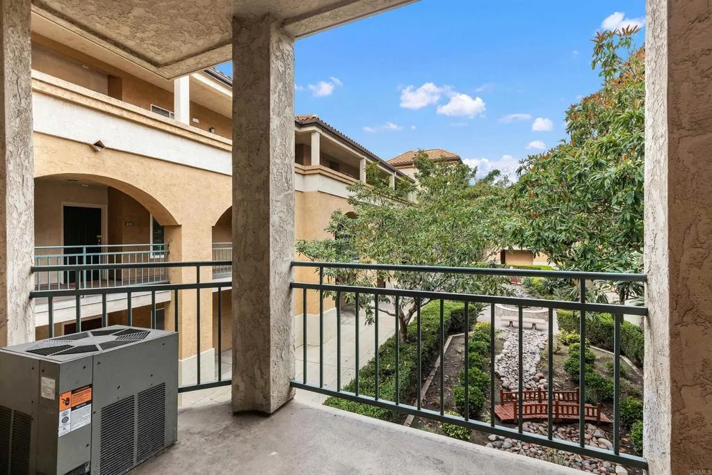 2050 camino de la reina UNIT 203, San Diego, CA, 92108