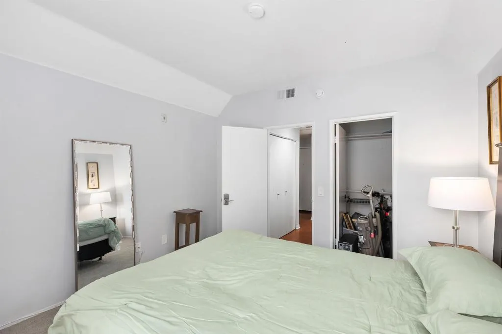 2050 camino de la reina UNIT 203, San Diego, CA, 92108