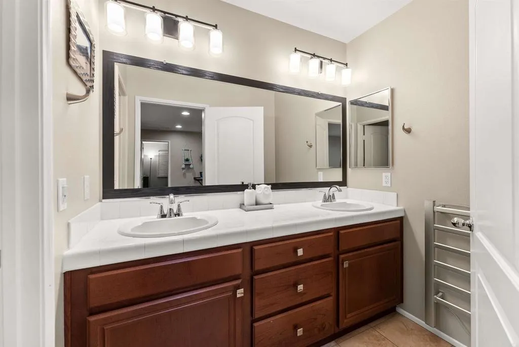 https://cdn.realtyfeed.com/cdn/127/306693486/48f19f147eb25288153cf0d4e030ae8c.webp