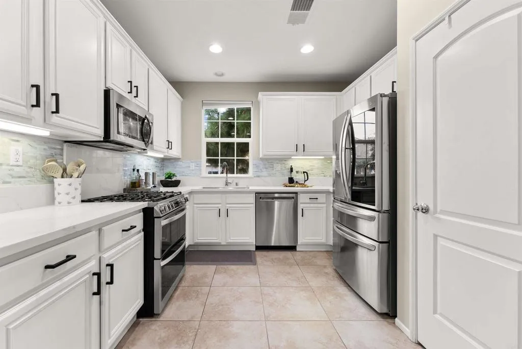 https://cdn.realtyfeed.com/cdn/127/306693486/96821588f5913df8f9ed9d72f4dec83e.webp