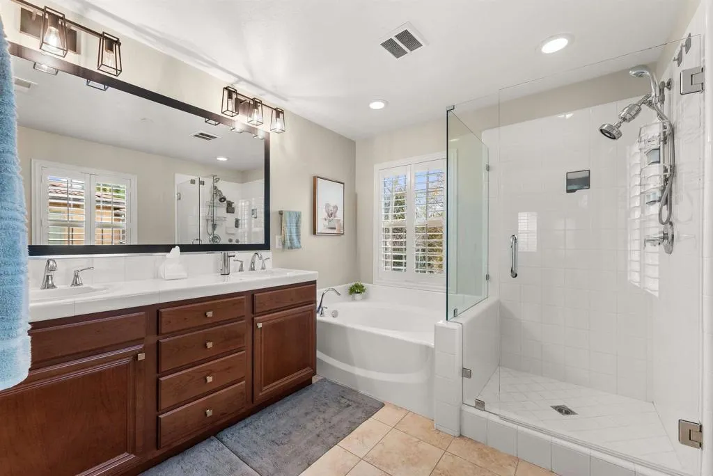 https://cdn.realtyfeed.com/cdn/127/306693486/e125bc4d8bc8844c52b47904ac56747c.webp