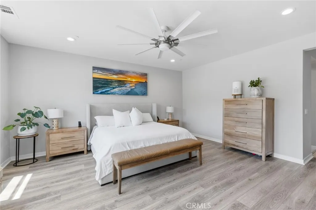 https://cdn.realtyfeed.com/cdn/127/306693589/b8baa48b2d434341c3ef12dc0ff760c4.webp