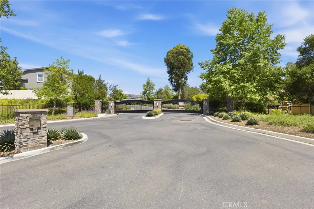 https://cdn.realtyfeed.com/cdn/127/306693589/e9a4814ffe48001ef9be41d57d4a3840.webp