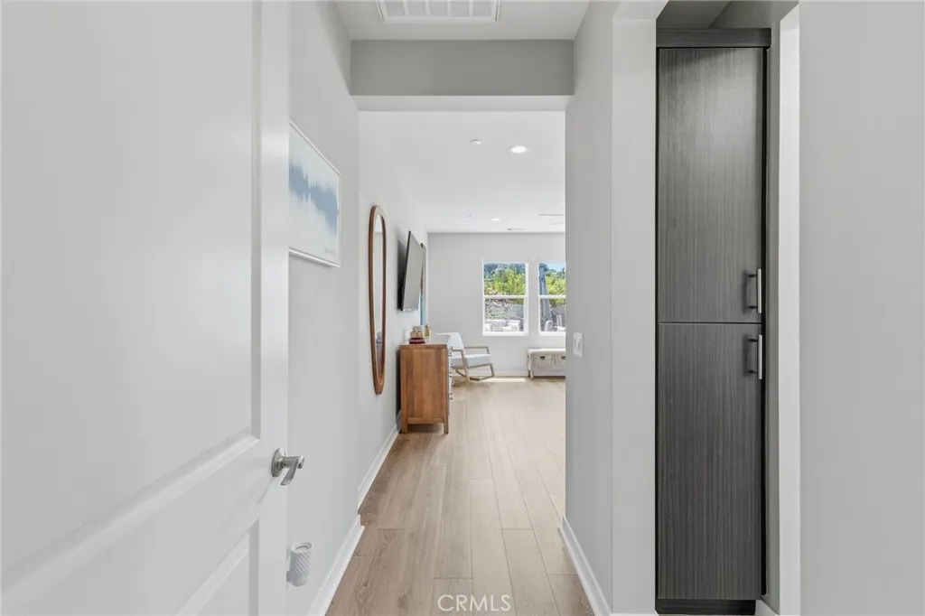 https://cdn.realtyfeed.com/cdn/127/306693589/f55d11f50d2ce8a023f13f78b5b0e5b6.webp