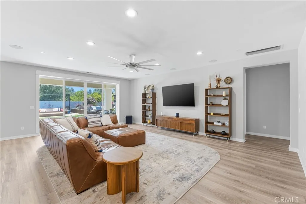 https://cdn.realtyfeed.com/cdn/127/306693589/f7d9f56968251db84abc8bac6641db58.webp