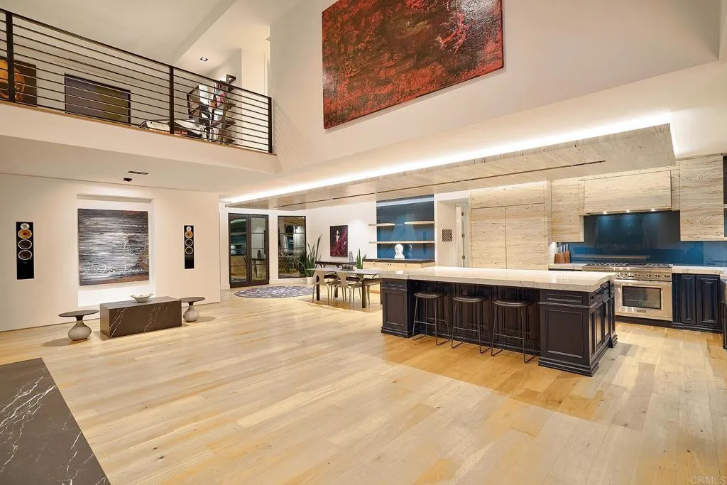 https://cdn.realtyfeed.com/cdn/127/306693623/2c78bd3fe9cb86abdf50dea4f2e323bf.webp