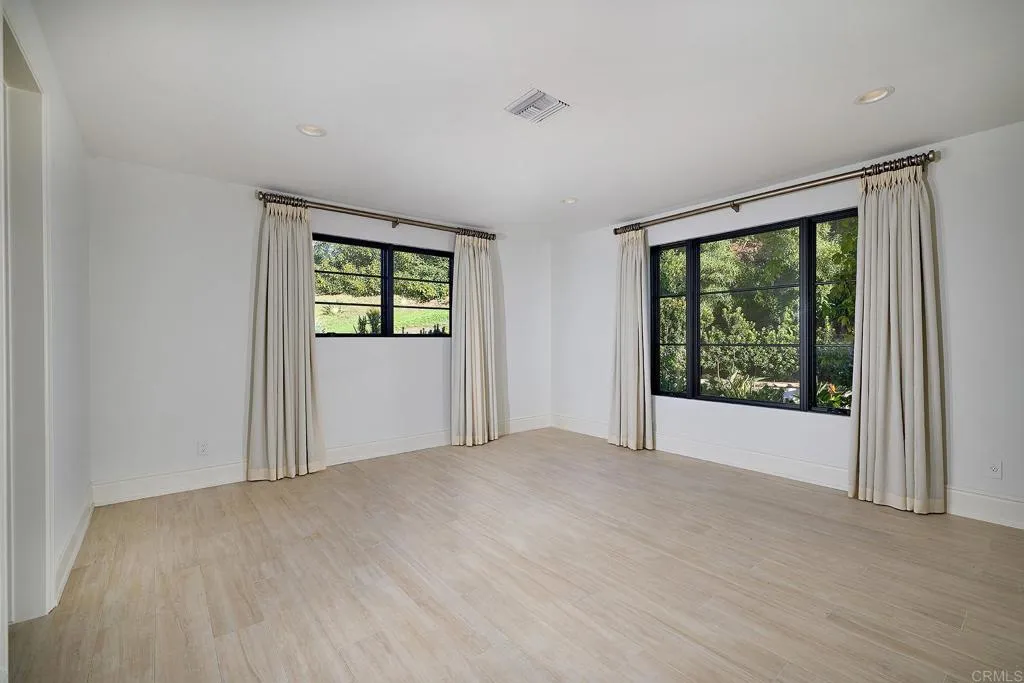 https://cdn.realtyfeed.com/cdn/127/306693623/5f69c4d689bbdcad75bccca6fe592893.webp