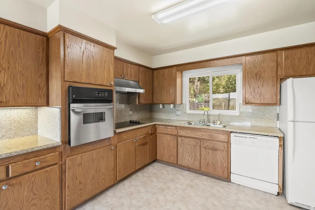 https://cdn.realtyfeed.com/cdn/127/306693625/1e5927c96b3f84058cb924d6ebf9cd0f.webp