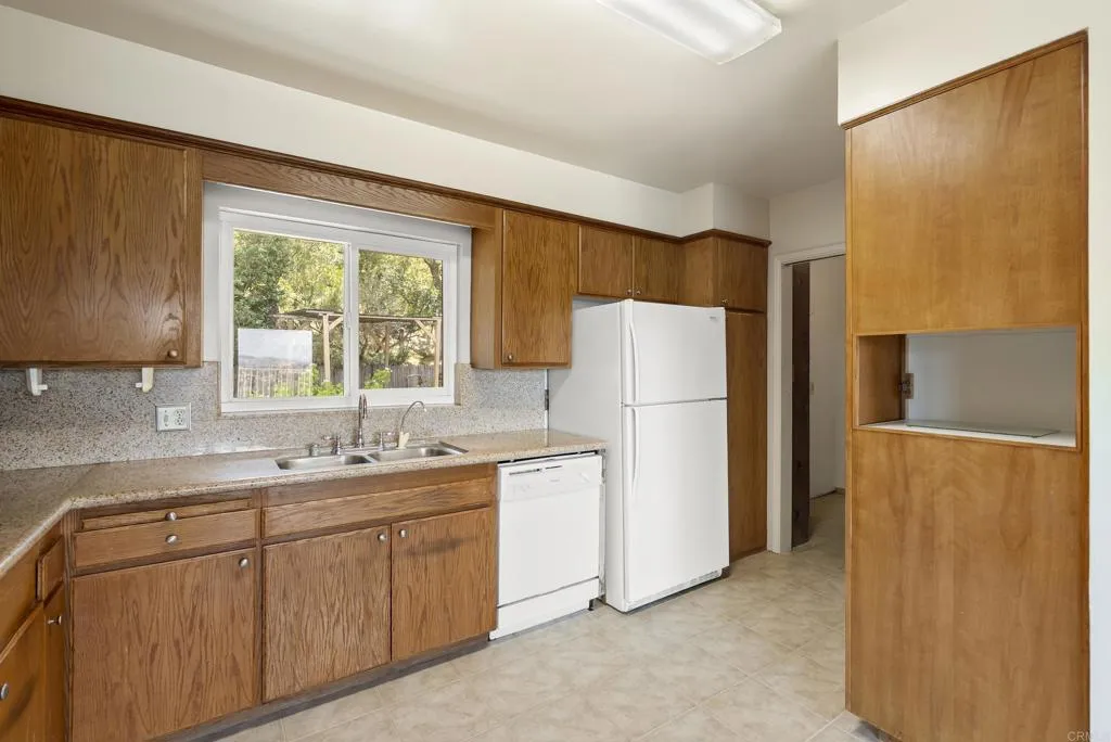 https://cdn.realtyfeed.com/cdn/127/306693625/423c89db5c146753fff56e1557e87478.webp