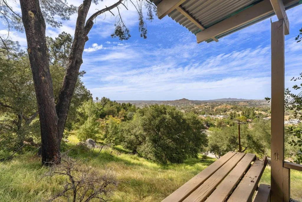 https://cdn.realtyfeed.com/cdn/127/306693625/9fe2446235becc82237bb4c5cc335737.webp