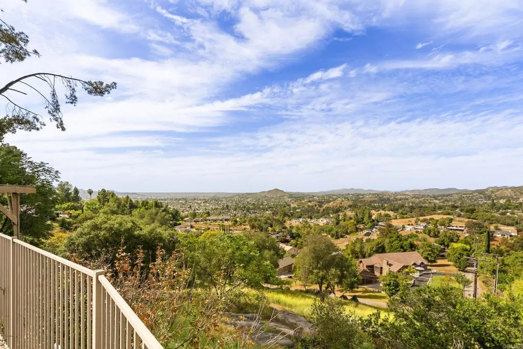 https://cdn.realtyfeed.com/cdn/127/306693625/a95acd335d065b122f0f44ec67256139.webp