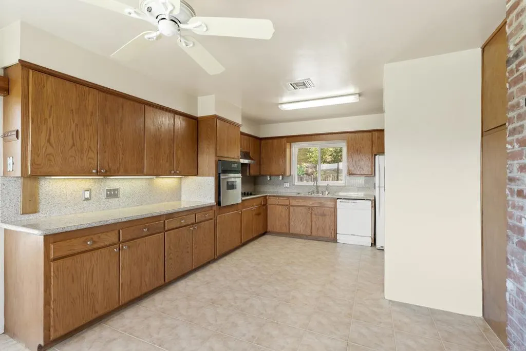 https://cdn.realtyfeed.com/cdn/127/306693625/da4a6322bebf639b68ad89f798d05603.webp
