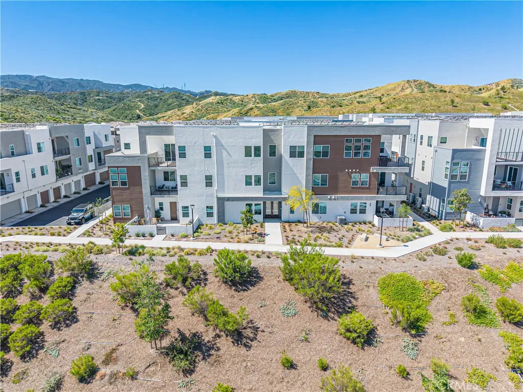 Valencia, CA 91381