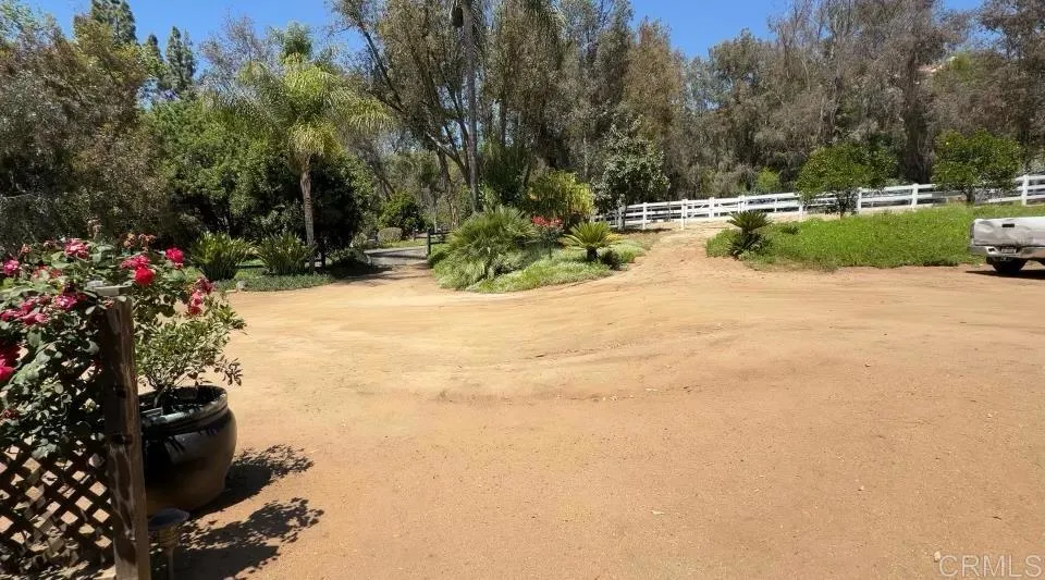 https://cdn.realtyfeed.com/cdn/127/306693716/101275c4b5d15ce30eefa2c05c04b0f2.webp