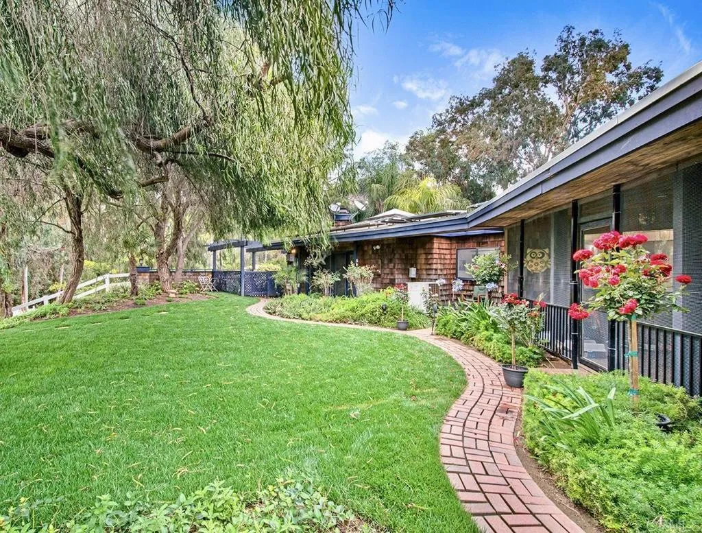 https://cdn.realtyfeed.com/cdn/127/306693716/1092a50f17fbb9471958a9149afa7f82.webp