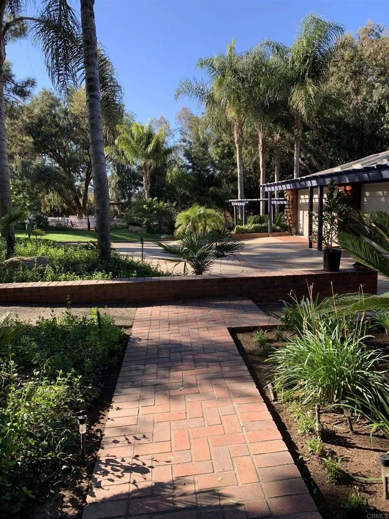 https://cdn.realtyfeed.com/cdn/127/306693716/161a0f2a188ddefd276013a4ec2019d4.webp