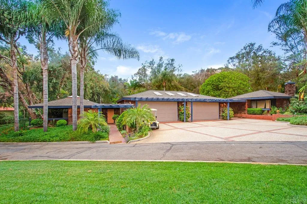 https://cdn.realtyfeed.com/cdn/127/306693716/1cb0072addbf028d4105b6c33a49c4f2.webp