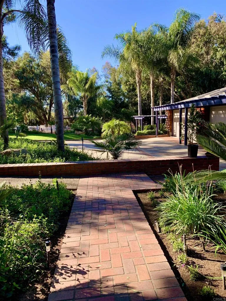 https://cdn.realtyfeed.com/cdn/127/306693716/266498fc6e57ea631a0c6e107a607060.webp