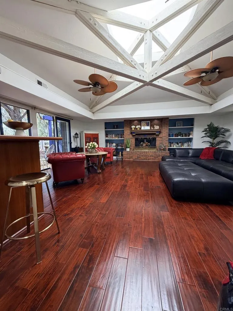 https://cdn.realtyfeed.com/cdn/127/306693716/51e030e625ddd62fbe832acd76ef8407.webp