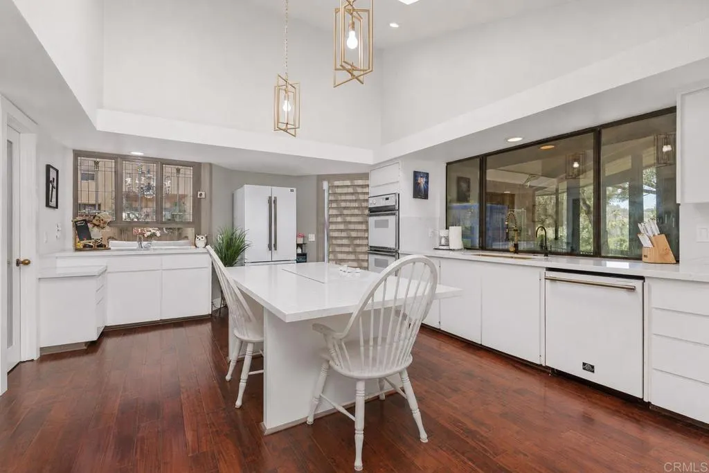 https://cdn.realtyfeed.com/cdn/127/306693716/6585615f7017daf17301f1298a0b0de1.webp