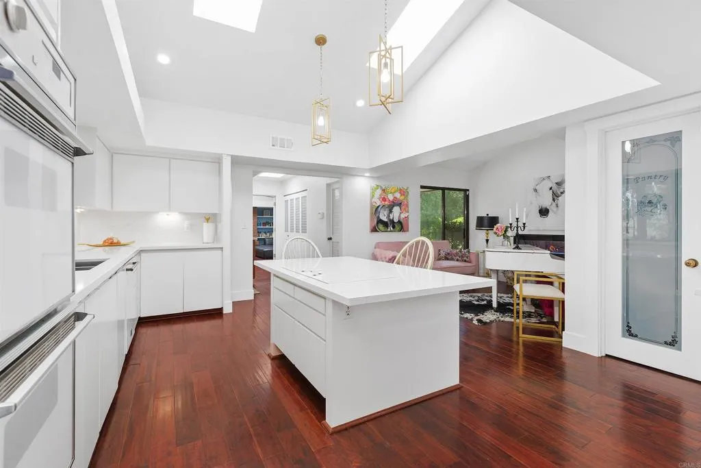 https://cdn.realtyfeed.com/cdn/127/306693716/6d9f35e0fa0f4e230eb74295617e4012.webp