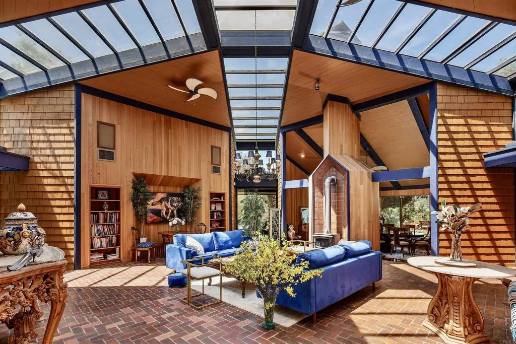 https://cdn.realtyfeed.com/cdn/127/306693716/7b29306ce8c330278475207fcede3433.webp
