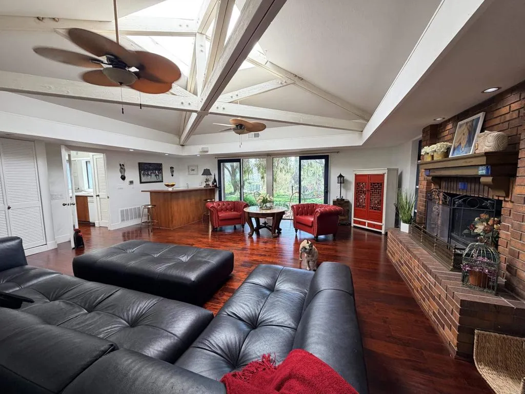 https://cdn.realtyfeed.com/cdn/127/306693716/97a5a3896a2b46ae914ee8f1623388fe.webp