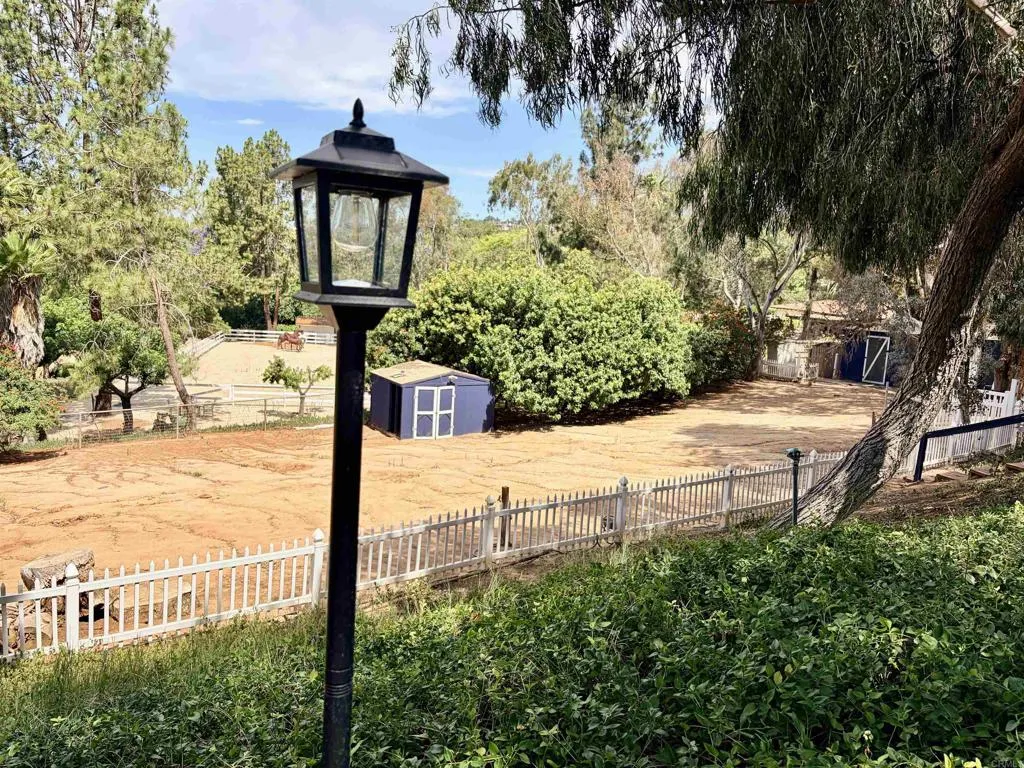 https://cdn.realtyfeed.com/cdn/127/306693716/9c7d5a0d8962cb5d2ebd9e871e636ef3.webp
