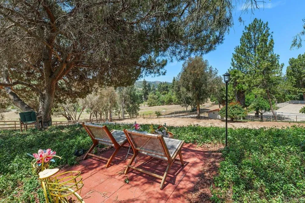 https://cdn.realtyfeed.com/cdn/127/306693716/af46693d3dfe28039608fab6e95056e3.webp