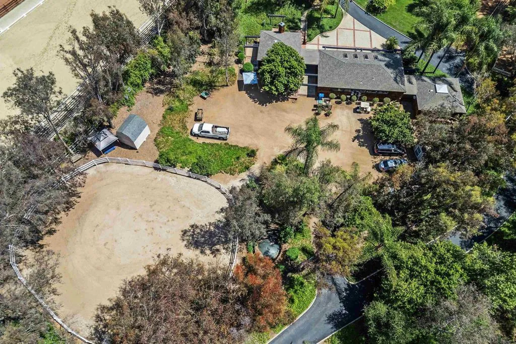 https://cdn.realtyfeed.com/cdn/127/306693716/b156b5c6d89c03943018094e251f3a35.webp