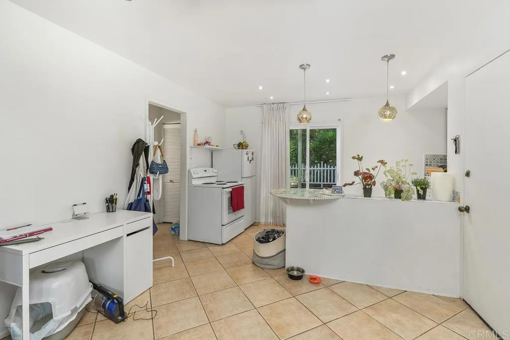 https://cdn.realtyfeed.com/cdn/127/306693716/b2155d2c5aa87bf8e3fef33693a3463f.webp