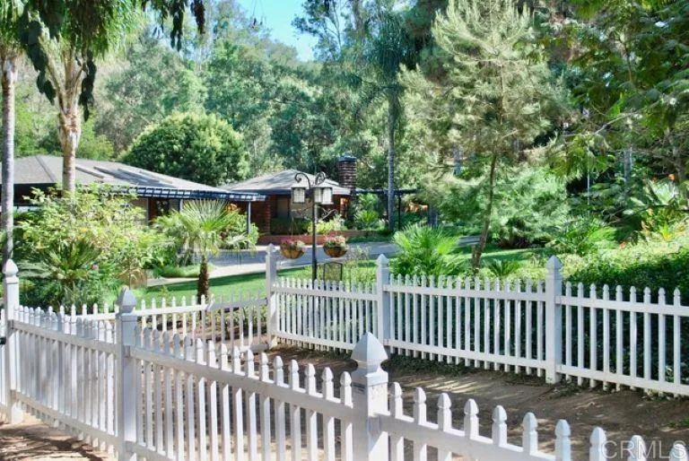 https://cdn.realtyfeed.com/cdn/127/306693716/b63f47b324706ae6d398b59b0160f761.webp