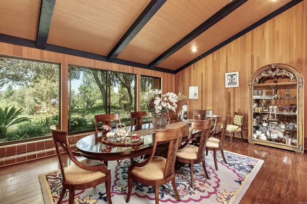 https://cdn.realtyfeed.com/cdn/127/306693716/f11ef74ead259348d79ff81f21dfc07e.webp