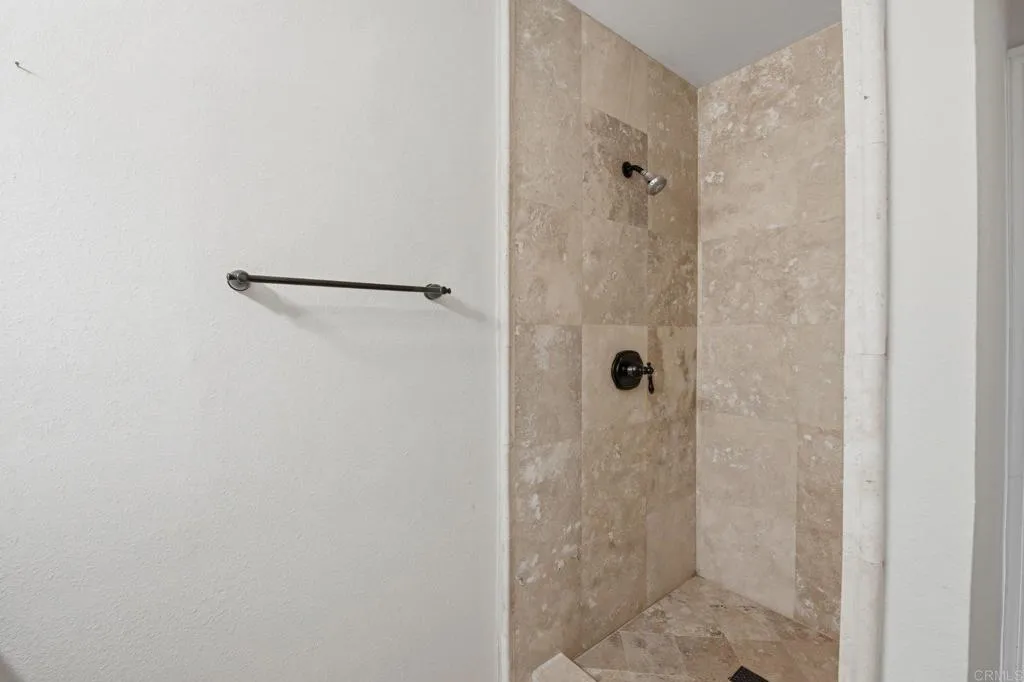 https://cdn.realtyfeed.com/cdn/127/306693747/2c3a2ae39086a16f1cfa766483377307.webp