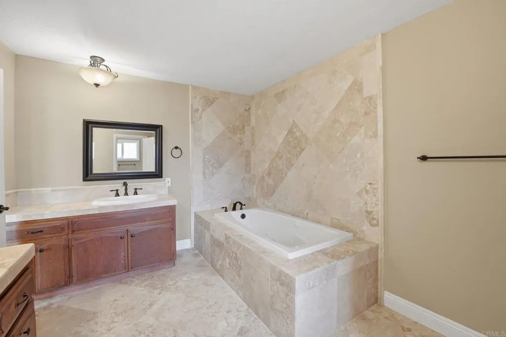 https://cdn.realtyfeed.com/cdn/127/306693747/ce500872efe82943c230af20bd987bdf.webp