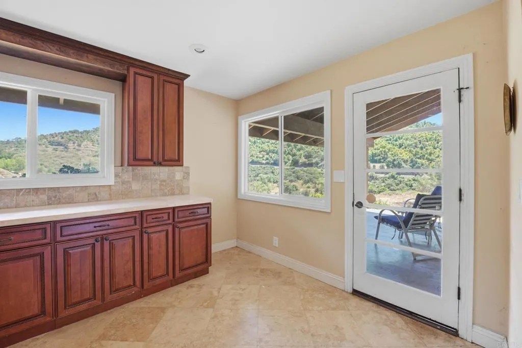 https://cdn.realtyfeed.com/cdn/127/306693747/fc3d8258620459dd2bcb069b912c851a.webp