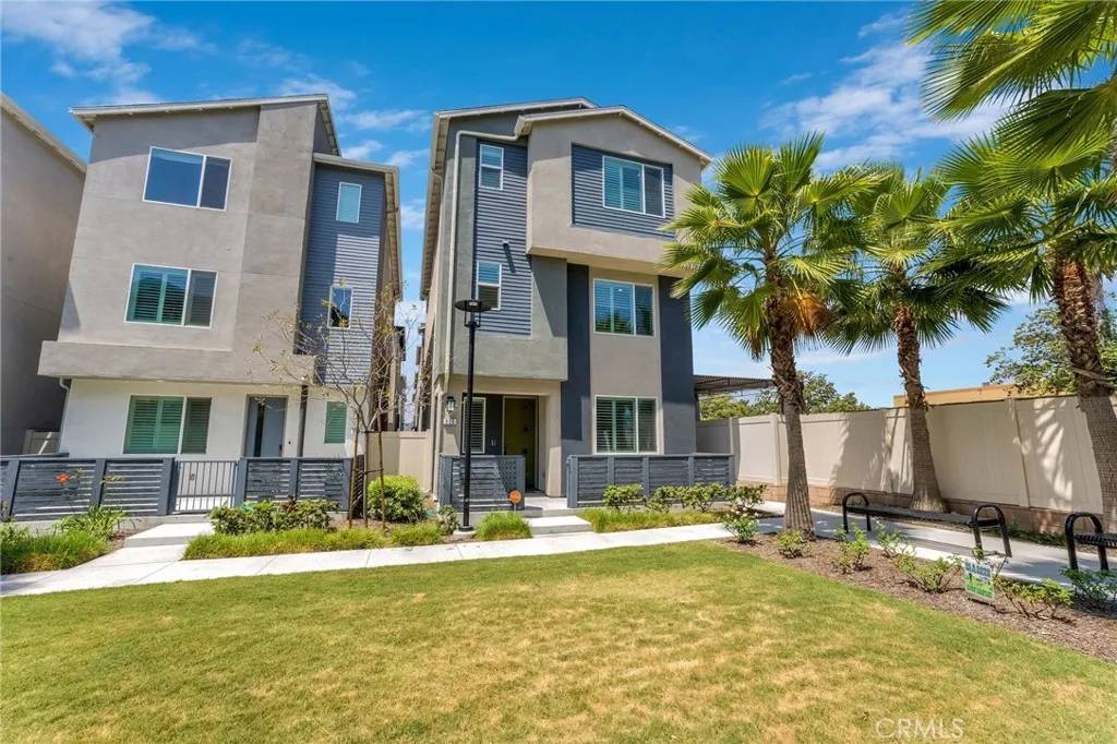 Santa Ana, CA 92701